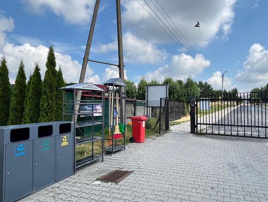 Chełm. „Pożycz i oddaj” – darmowe narzędzia do porządkowania grobów