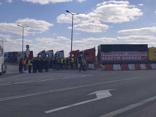 Protest na przejściu granicznym Kukuryki-Kozłowicze trwa. Co godzinę jedna ciężarówka