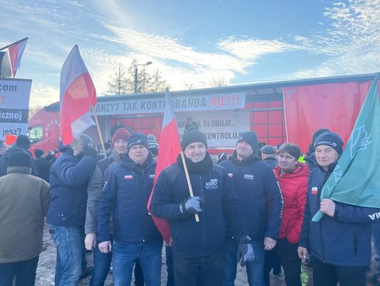 Protestujący rolnicy zablokowali drogi dojazdowe do Hrubieszowa [FILM]