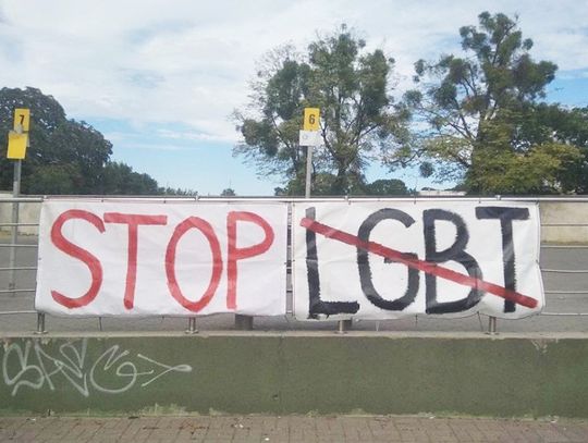 Przeciw społeczności LGBT