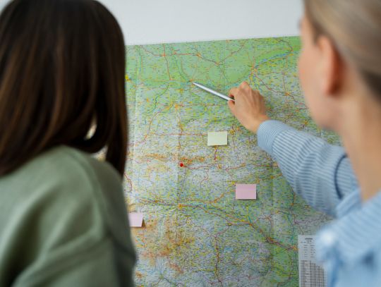 Podczas ostatniej sesji Rada Gminy Dohusk jednogłośnie przyjęła Plan Ogólny Gminy. Dokument zmienia zasady planowania przestrzennego na terenie całego samorządu i będzie miał bezpośrednie znaczenie dla mieszkańców planujących budowę domów, przedsiębiorców oraz przyszłych inwestycji gospodarczych.