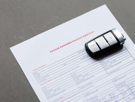 Przerejestrowanie samochodu krok po kroku – formalności, dokumenty, terminy i opłaty w 2025 roku