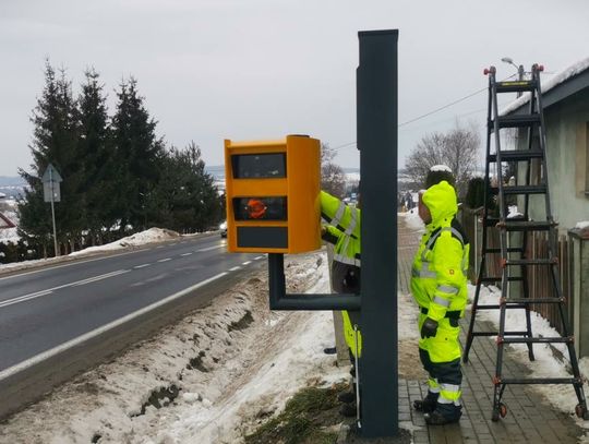 Przy drogach stanie 247 nowych fotoradarów. „Łapią” 32 auta jednocześnie