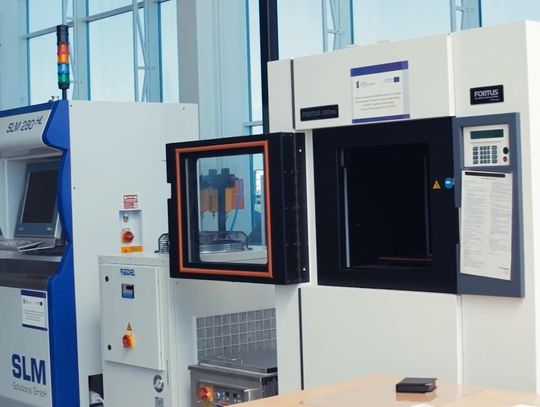 PWSZ drukuje części do masek ochronnych