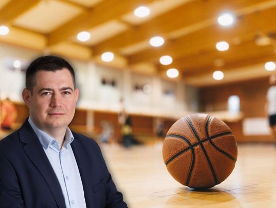 Radny Tomasz Otkała chciałby, żeby rodzice byli na bieżąco informowani o zajęciach i przyszłości Akademii Koszykówki.