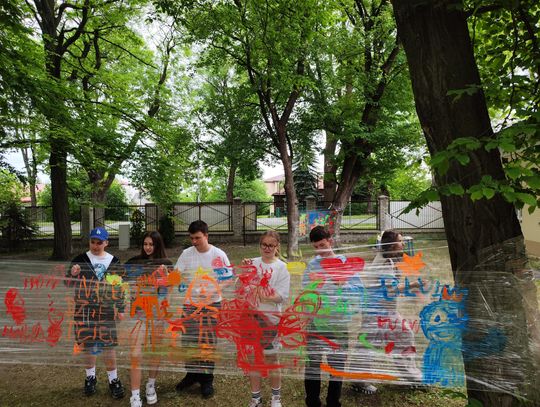W Pierwszej Społecznej Szkole Podstawowej w Chełmie odbył się festyn „Społeczna Dzieciom”. Były warsztaty, gra terenowa, spotkania ze służbami i wspólna zabawa.