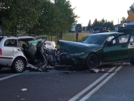 Śmierć na drodze! Czołówka bmw i skody