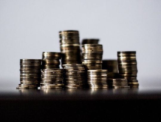 Region: Dodatkowe miliony dla urzędników i nauczycieli