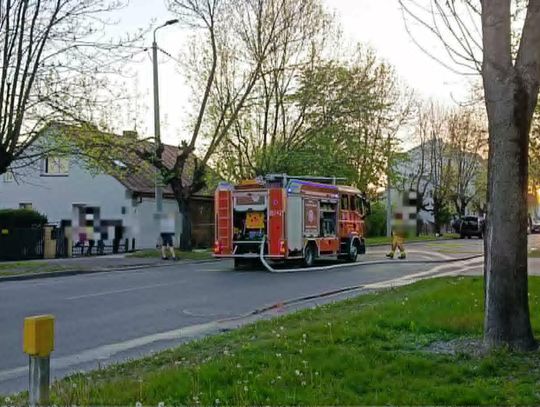 Region. Łup w słup na rondzie ZWiN. Na Hrubieszowskiej z auta wyciekał gaz