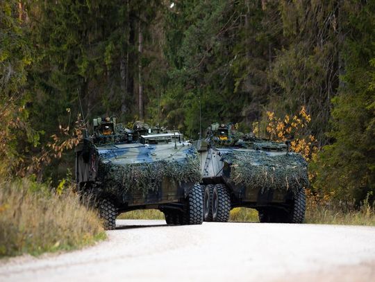 Region. Trwają manewry. Kolumny wojskowe na drogach