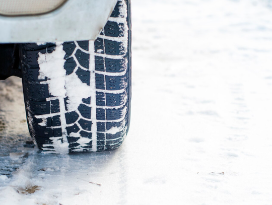 Utrzymanie traktów komunikacyjnych w okresie zimowym to jedno z tych zagadnień, które wzbudzają co roku najwięcej kontrowersji. Lokalne społeczności komentują jakość wykonanych prac i wskazują najczęściej ze znawstwem na to, co należałoby zrobić lepiej.