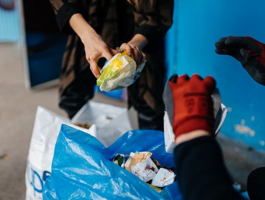 Gmina Rejowiec otworzyła oferty w przetargu na odbiór i zagospodarowanie odpadów komunalnych w okresie od połowy września do końca 2026 roku. Do postępowania wpłynęła jedna oferta, złożona przez Przedsiębiorstwo Wielobranżowe Magdalena Kicińska ze Strupina Łanowego. Jej wartość wynosi 321 896,07 zł
