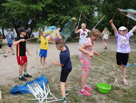 Rodzinny piknik służb mundurowych nad jeziorem Glinki