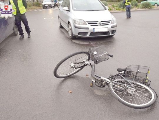 Rowerzystka potrącona na rondzie