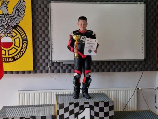 Rozpoczął od podium