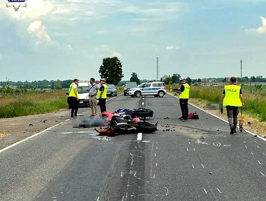 Rozstrzaskali się na ciężarówce. Kobieta i mężczyzna nie żyją [FOTO]