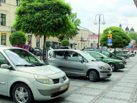 Rozwiązaniem płatne parkingi