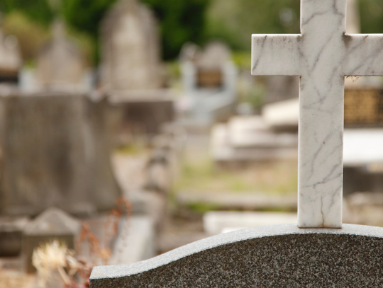 Sąd: opłaty na cmentarzu komunalnym są bezprawne