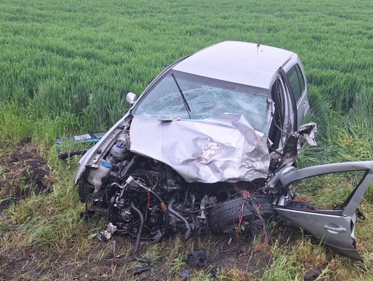 Czołówka vw z tirem. Dyrektor szpitala nie czekał na ratowników, tylko ruszył z pomocą