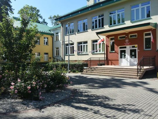 Szkoła Podstawowa im. Synów Pułku w Siennicy Różanej organizuje IV edycję Międzyszkolnego Konkursu Języka Angielskiego pod nazwą „ENGLISH MASTER”.