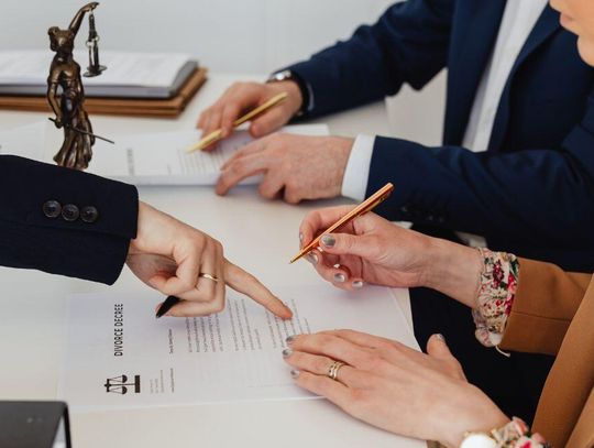 KRAJ. Skandal w kancelarii prawnej. Miała podać wspólniczce środki poronne