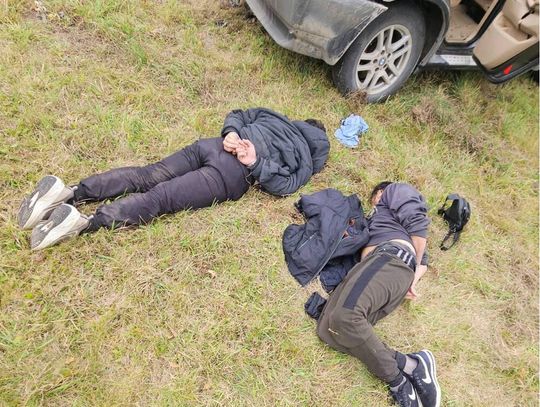 Spektakularny pościg.  W BMW przewożono nielegalnych imigrantów [ZDJĘCIA]