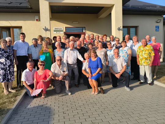 Śpiew, taniec i wspomnienia – spotkanie emerytów i rencistów