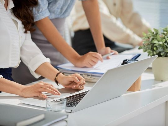 Sprawdzamy najnowsze oferty pracy w Chełmie, powiecie i za granicą (24-04-26) Wolne miejsca pracy pozostające w dyspozycji Powiatowego Urzędu Pracy w Chełmie (pokój 162, tel. 82 562 76 60, 82 562 76 37).