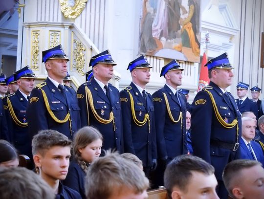 Strażacy świętowali w Krasnymstawie. Była modlitwa, podziękowania i poświęcenie wozów [GALERIA ZDJĘĆ]