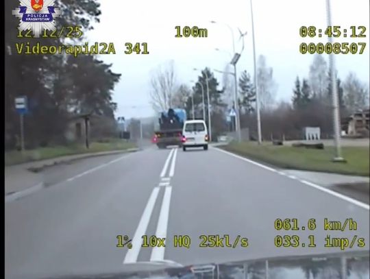 61-latek, prowadzący samochód ciężarowy, zlekceważył podstawowe zasady bezpieczeństwa, wyprzedzając inny pojazd na przejściu dla pieszych.