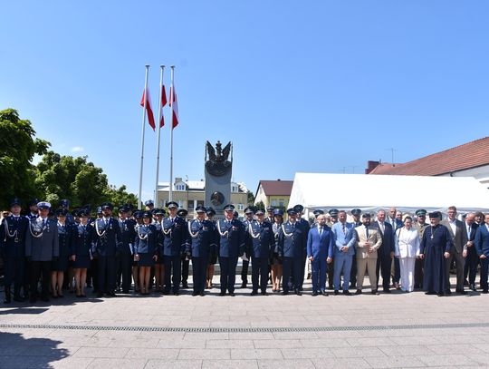 Święto Policji we Włodawie. Awanse dla 26 funkcjonariuszy i medale dla 13 mundurowych [ZDJĘCIA]