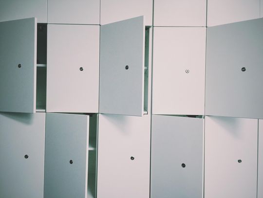 Szafy skrytkowe - wyjątkowa oferta mebli do przechowywania!