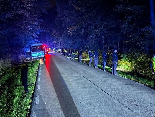 Szczęśliwy finał nocnej akcji pod Chełmem. 77-latek zgubił się na grzybach [ZDJĘCIA]