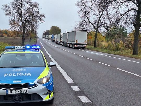 Sznur ciężarówek przed Dorohuskiem. Policja pilnuje porządku na trasie