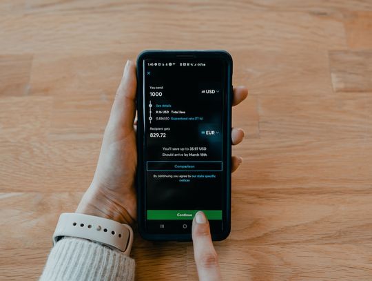Szybki transfer gotówki za granicę – czy to realne w Chełmie?