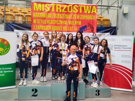 Triumfują na staszowskich matach