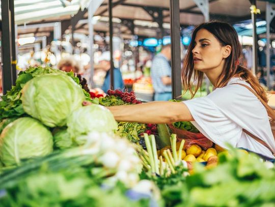 Trudne czasy dla najmniejszych graczy, także chełmskich. Handel targowy tonie w długach