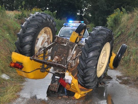 Rolnik wjechał na skarpę. Przygniótł go ciągnik