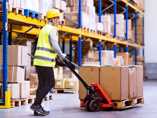 Tyle średnio zarabia się w Polsce. Prawda o płacach jest mniej kolorowa