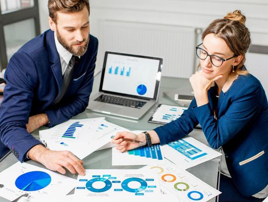 Tyle zarabia się w NFZ. Dyrektorzy windują średnią