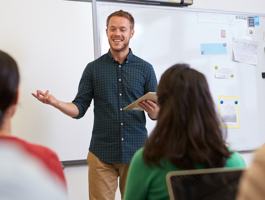 Tyle zarobią nauczyciele od września. Małe podwyżki od stycznia