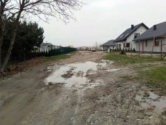 Ulica noblisty tonie w błocie