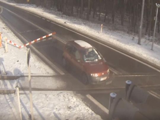 Uszkodził szlaban i odjechał [VIDEO]