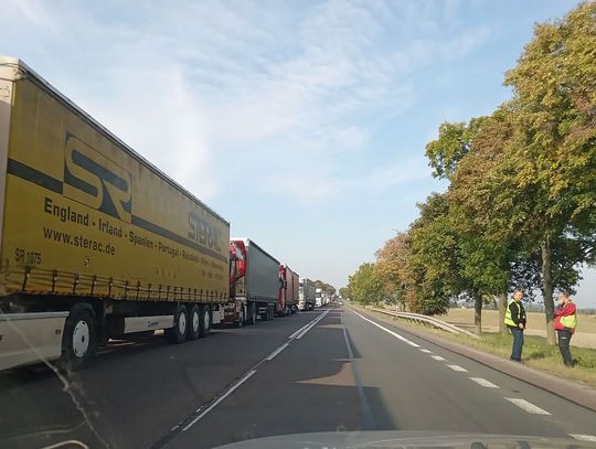 Region. Kolejka powoli się rozładowuje, ale wciąż są utrudnienia [FILM]