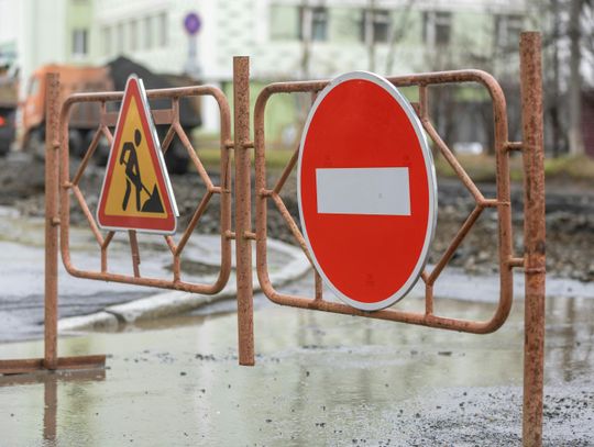 Ważne dla kierowców! Gdzie utrudnienia na drogach w regionie? W tych miejscach ruch wahadłowy i ograniczenia prędkości