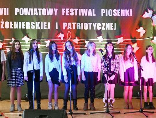 VII Powiatowy Festiwal Piosenki Żołnierskiej i Patriotycznej w LO w Dubience [WYNIKI, ZDJĘCIA]