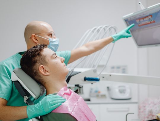 W kolejkach do lekarzy. Politycy sami w nich nie stoją