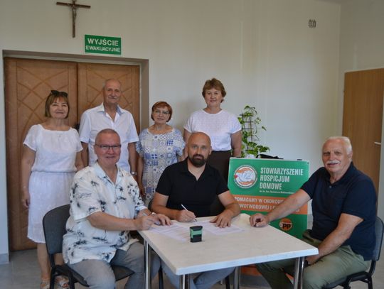 W Nowinach rozpoczyna się właśnie inwestycja, której celem jest stworzenie pierwszej stacjonarnej placówki hospicyjnej w powiecie chełmskim. Stowarzyszenie Hospicjum Domowe im. ks. kan. Kazimierza Malinowskiego w Chełmie podpisało umowę na realizację pierwszego etapu budowy.