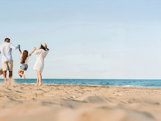 Wakacje nad morzem z dala od tłumów? Sprawdź, co oferuje Białogóra!