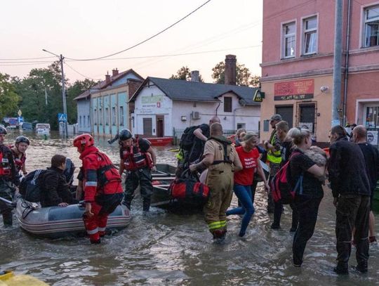 KRAJ. Wielka fala w Oławie. Miasto się broni. Szykuje się na nią Opole